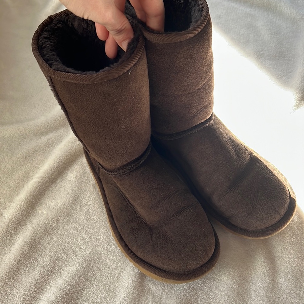 UGG classic short women’s size 6